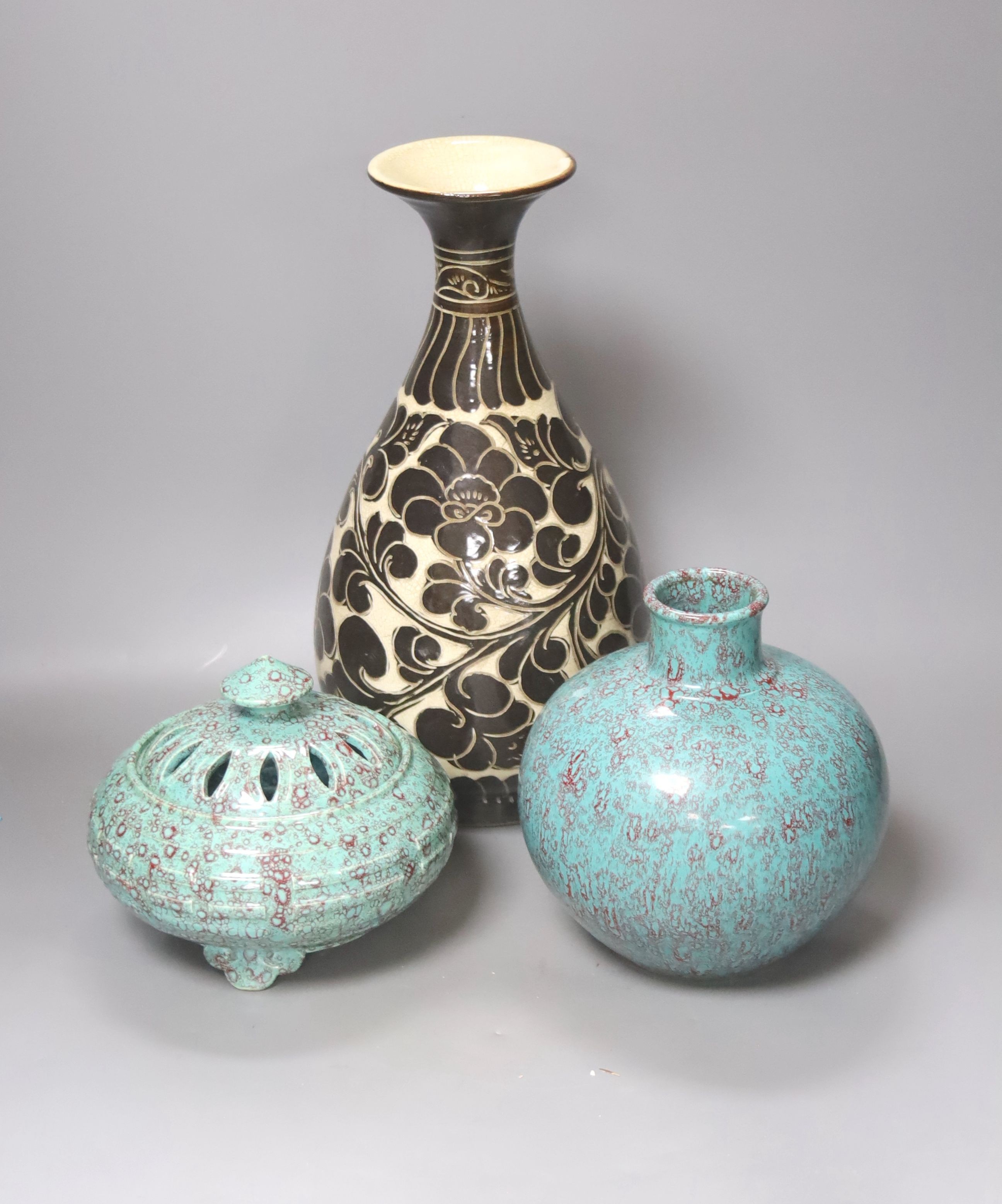 Two Chinese flambe vessels and a Cizhou style vase (3)